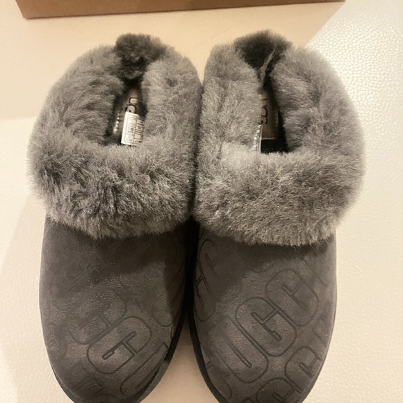 NIB UGG CLUGGETTE UGG GRAPHIC LOGO SLIPPERS SLIDES CHARCOAL 8 - Picture 3 of 7